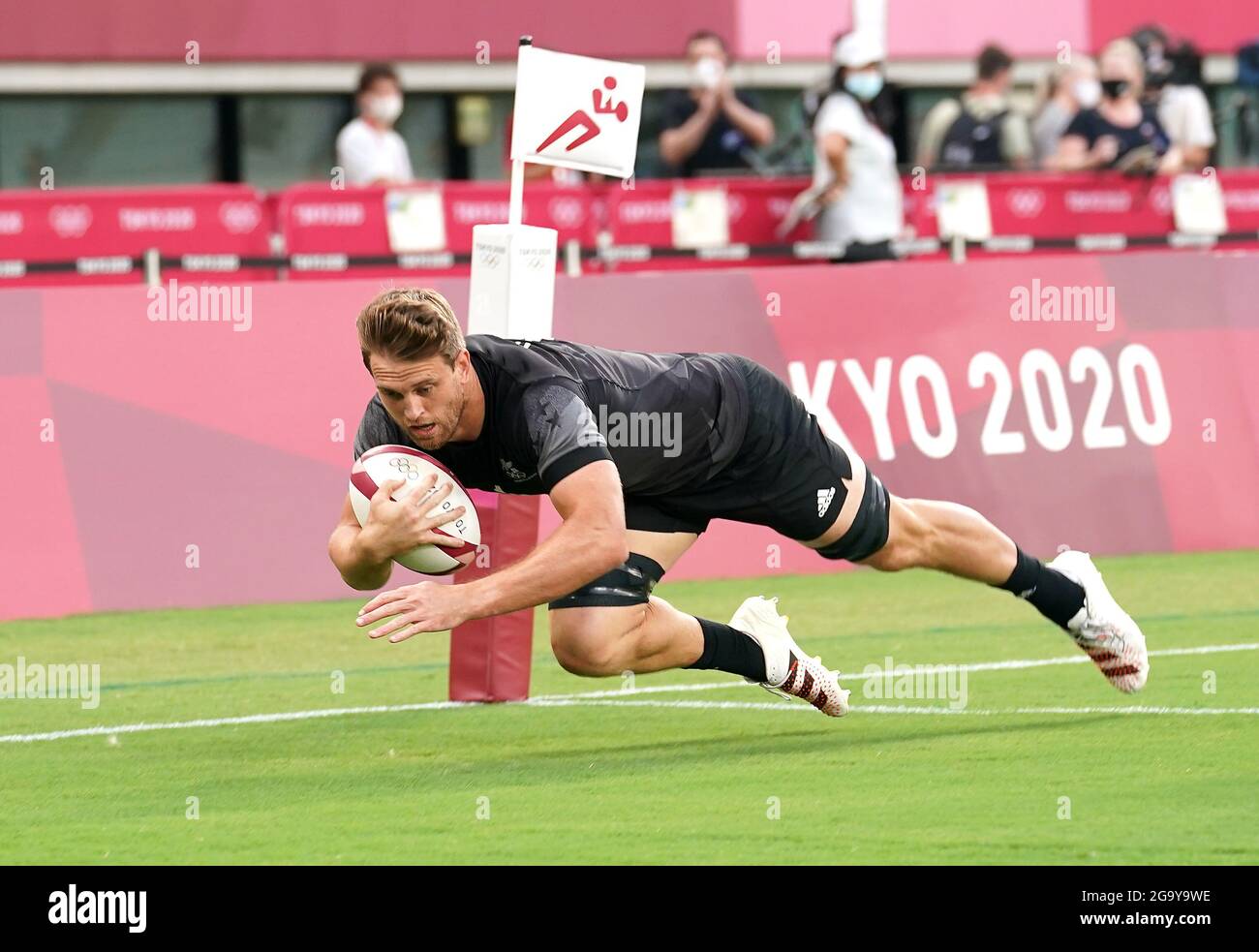New Zealand's Scott Curry scores his side's first try of the game during the Men's Rugby Seven Gold Medal match at the Tokyo Stadium on the fifth day of the Tokyo 2020 Olympic Games in Japan. Picture date: Wednesday July 28, 2021. Stock Photo