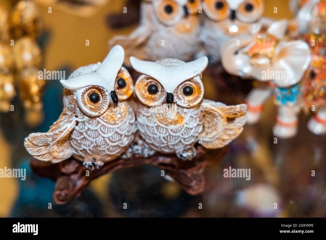 Bird figurine hi-res stock photography and images - Alamy
