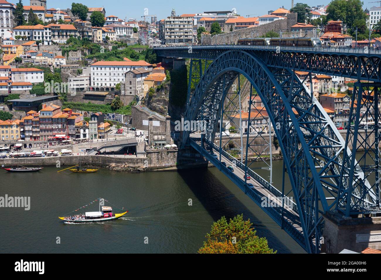 Double deck metal arch bridge hi-res stock photography and images - Alamy