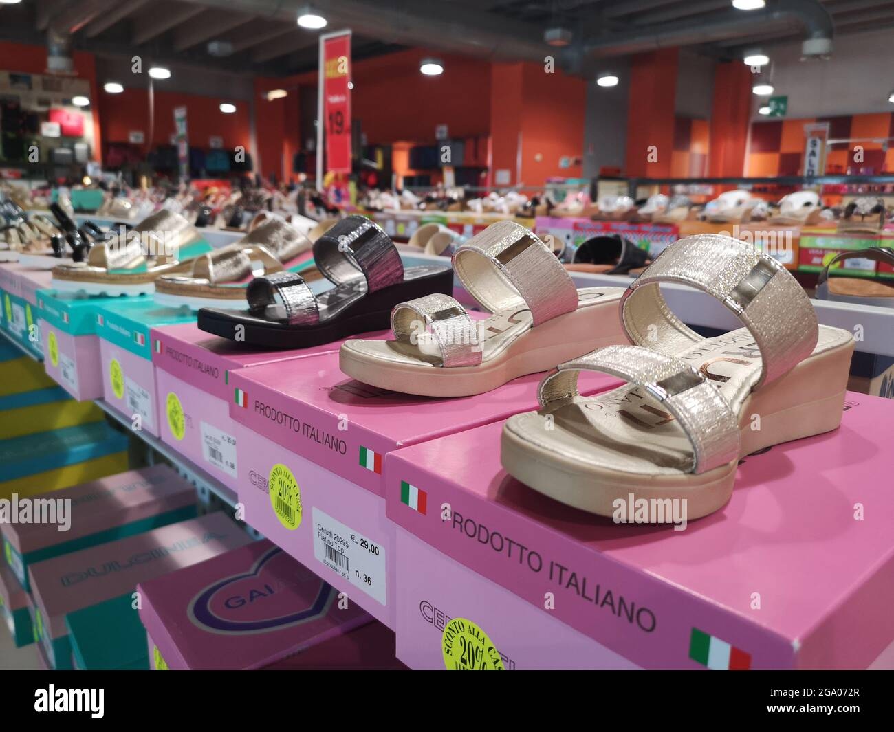 Shoe shopping italy hi-res stock photography and images - Page 3 - Alamy