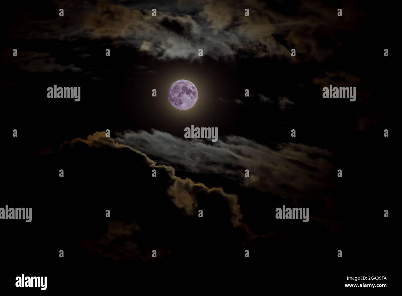 Moon clouds night spooky scene hi-res stock photography and images - Alamy