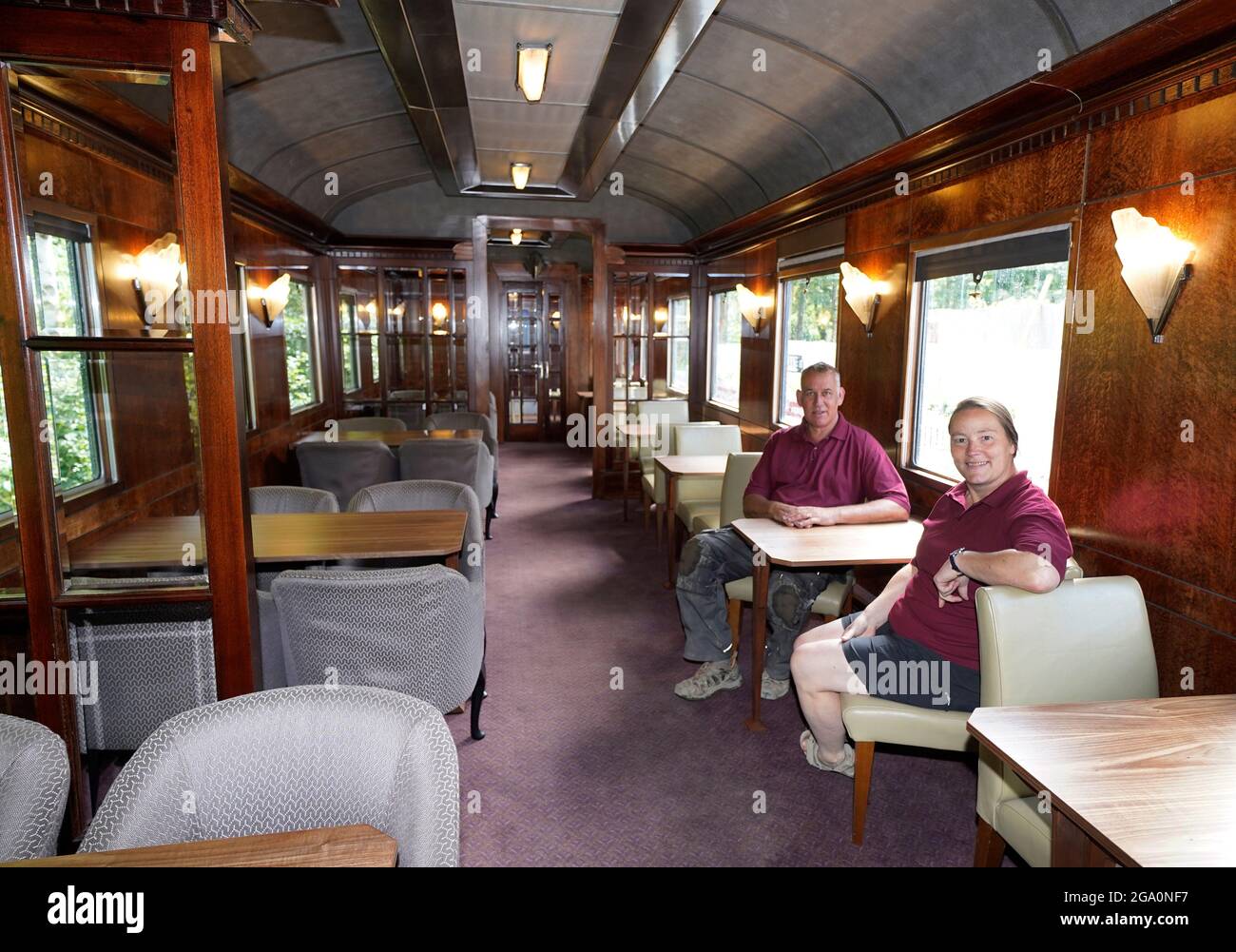 Inside carriage steam train hi-res stock photography and images - Alamy