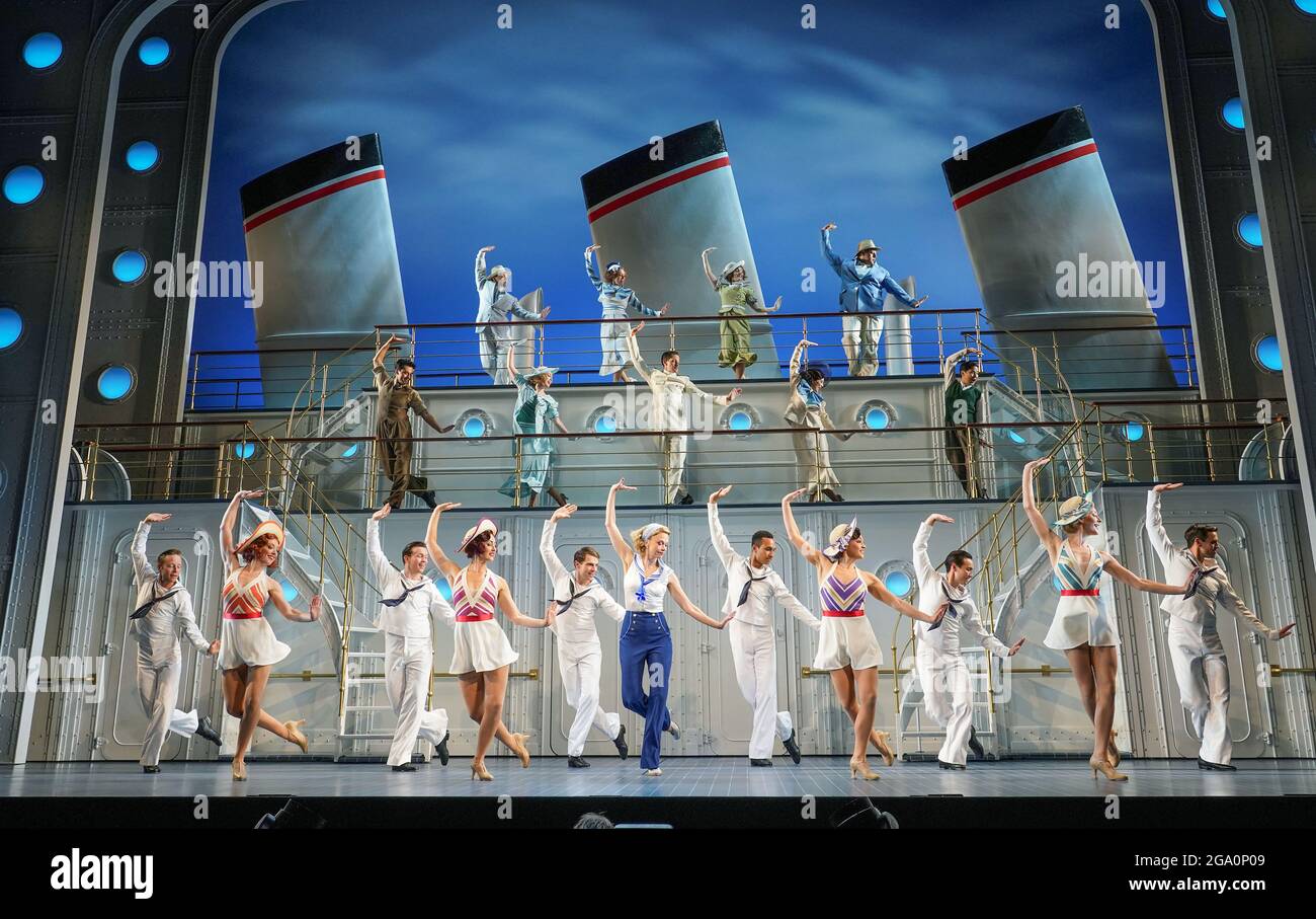 Sutton Foster And The Cast During A Photocall For The Musical Anything Sutton Foster And The Cast During A Photocall For The Musical Anything