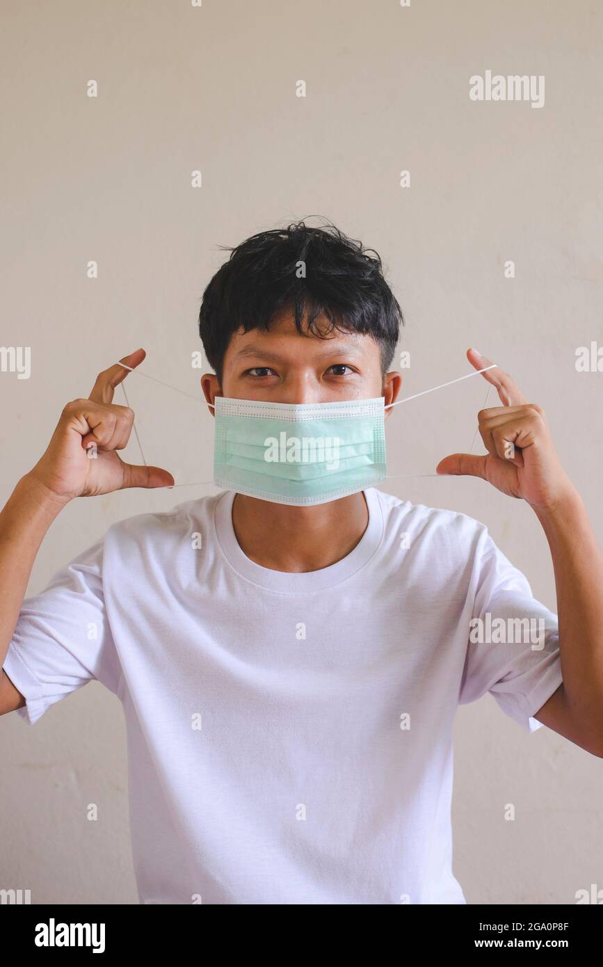 Asian men wearing face masks hi-res stock photography and images - Alamy