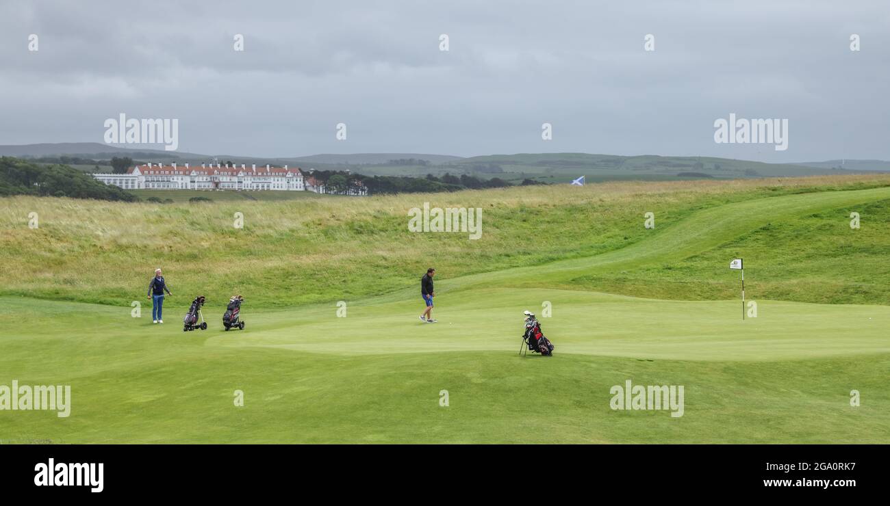 Golfers on the green on the Ailsa Course at the Trump Turnberry hotel and golf course in South Ayrshire, Scotland, UK Stock Photo