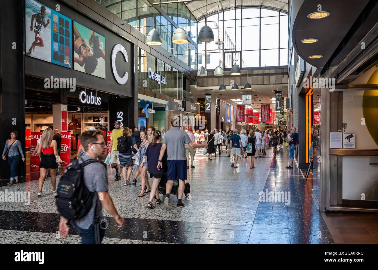 Shopping mall interior and crowd hi-res stock photography and images - Alamy