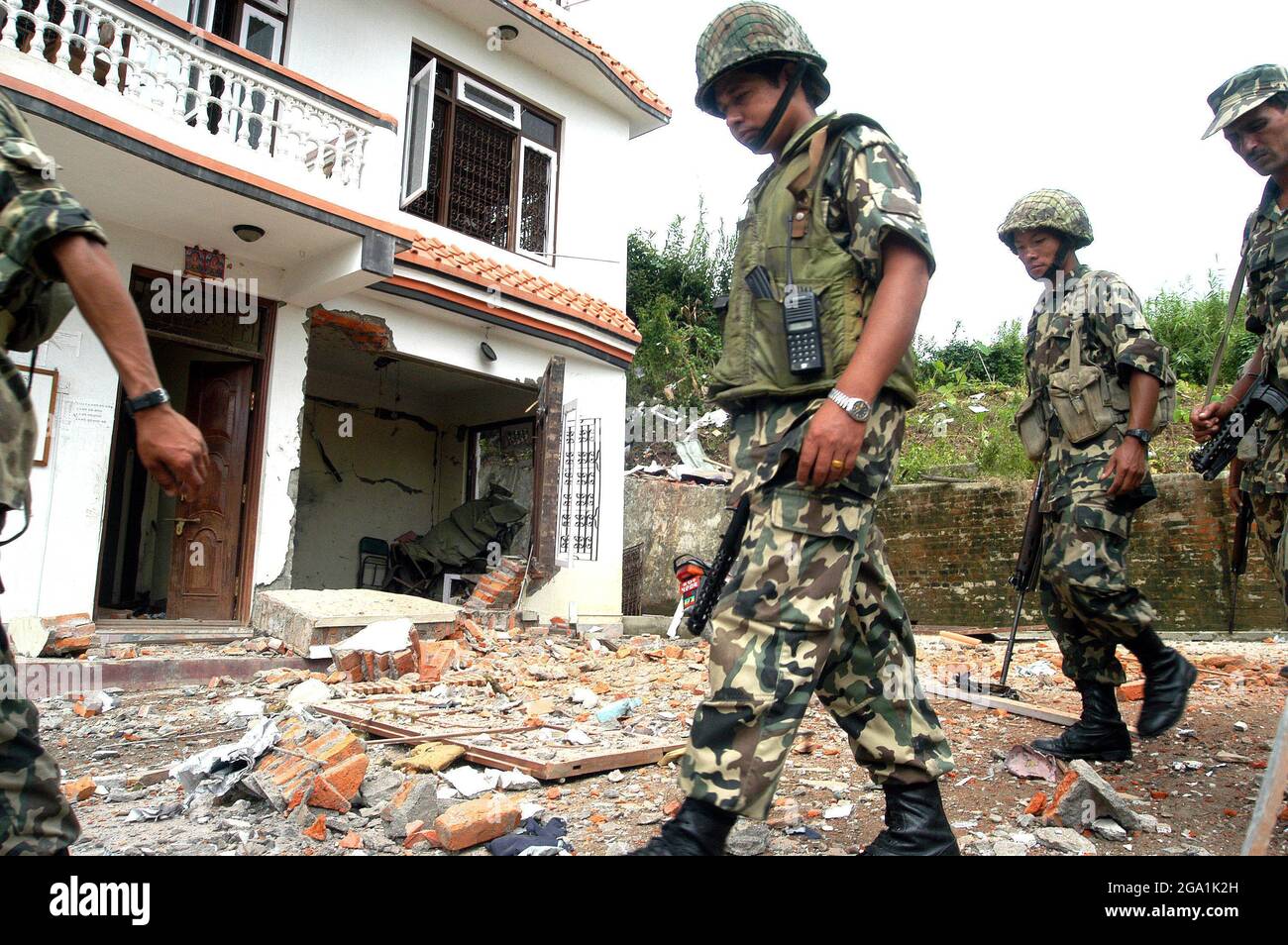 Army Soldiers checking a damaged building. Nepal Stock Photo - Alamy