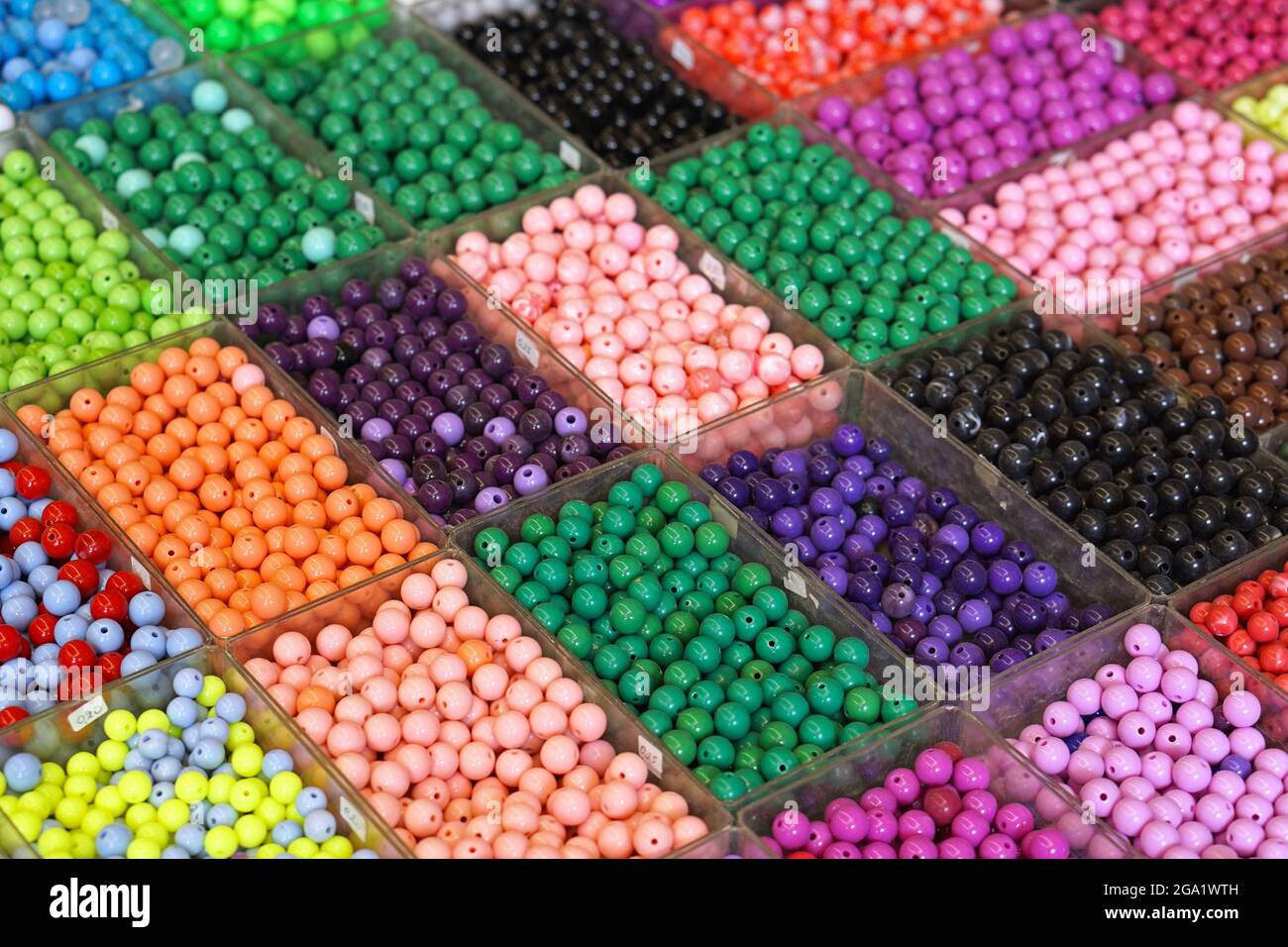 Plastic bead craft hires stock photography and images Alamy