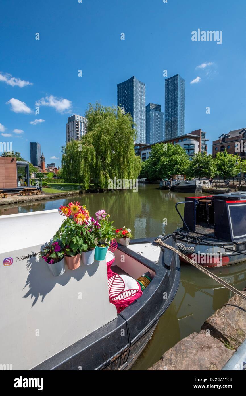bridgewater canal, greater mancheser, manchester city centre, canals and rivers trust, industrial heritage, narrowboat in manchester waterways. Stock Photo
