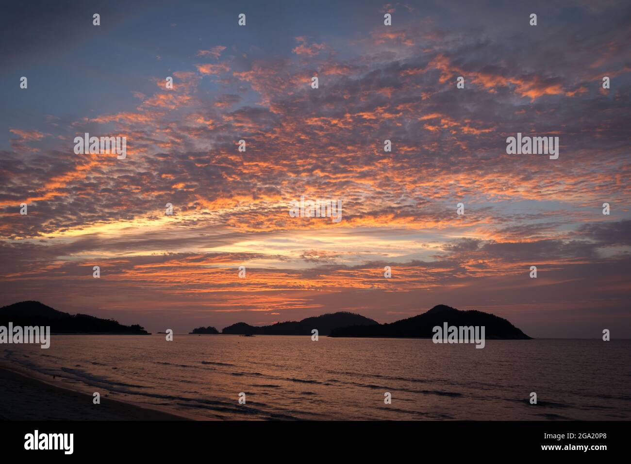 Beautiful sunset above the sea Stock Photo - Alamy