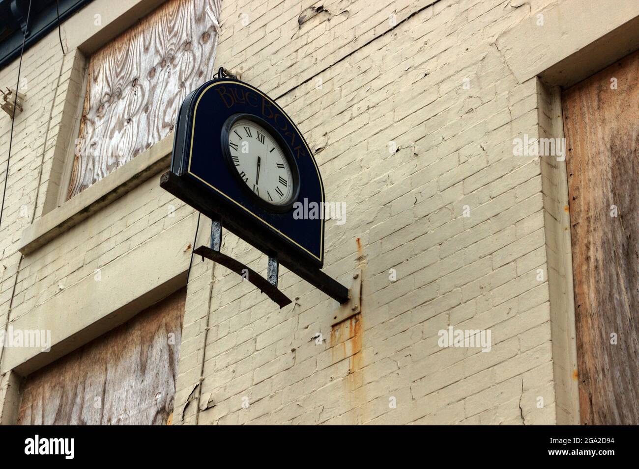 Clock at the closed Blue Boar pub. Deansgate, Bolton, Greater Manchester. Stock Photo