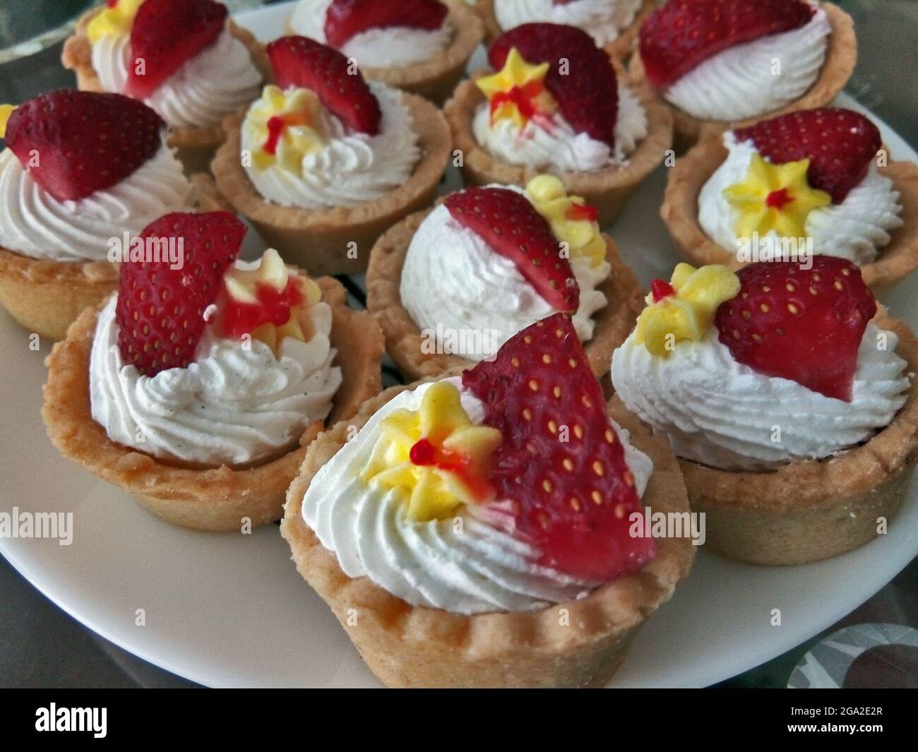 strawberry and cream tarts Stock Photo Alamy