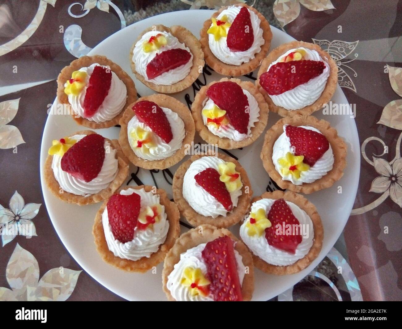 strawberry and cream tarts Stock Photo Alamy