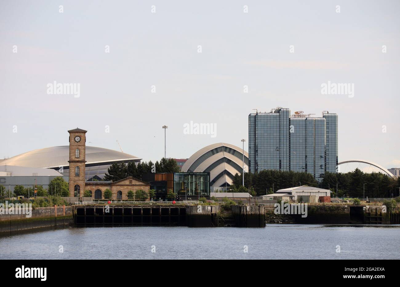 Urban regeneration of the shipyards in Glasgow by the River Clyde Stock Photo