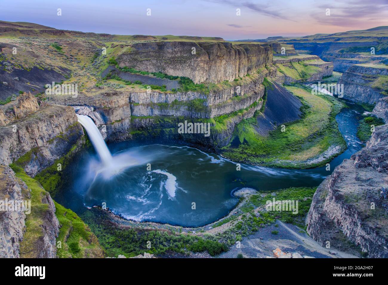 Overview of the Palouse Falls surrounded by basalt rock, a remnant of ancient glacial floods and