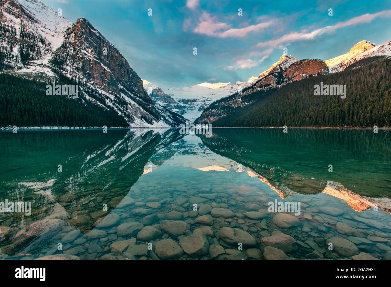 Lake Louise reflecting the Rocky Mountains with snow in autumn, Banff ...