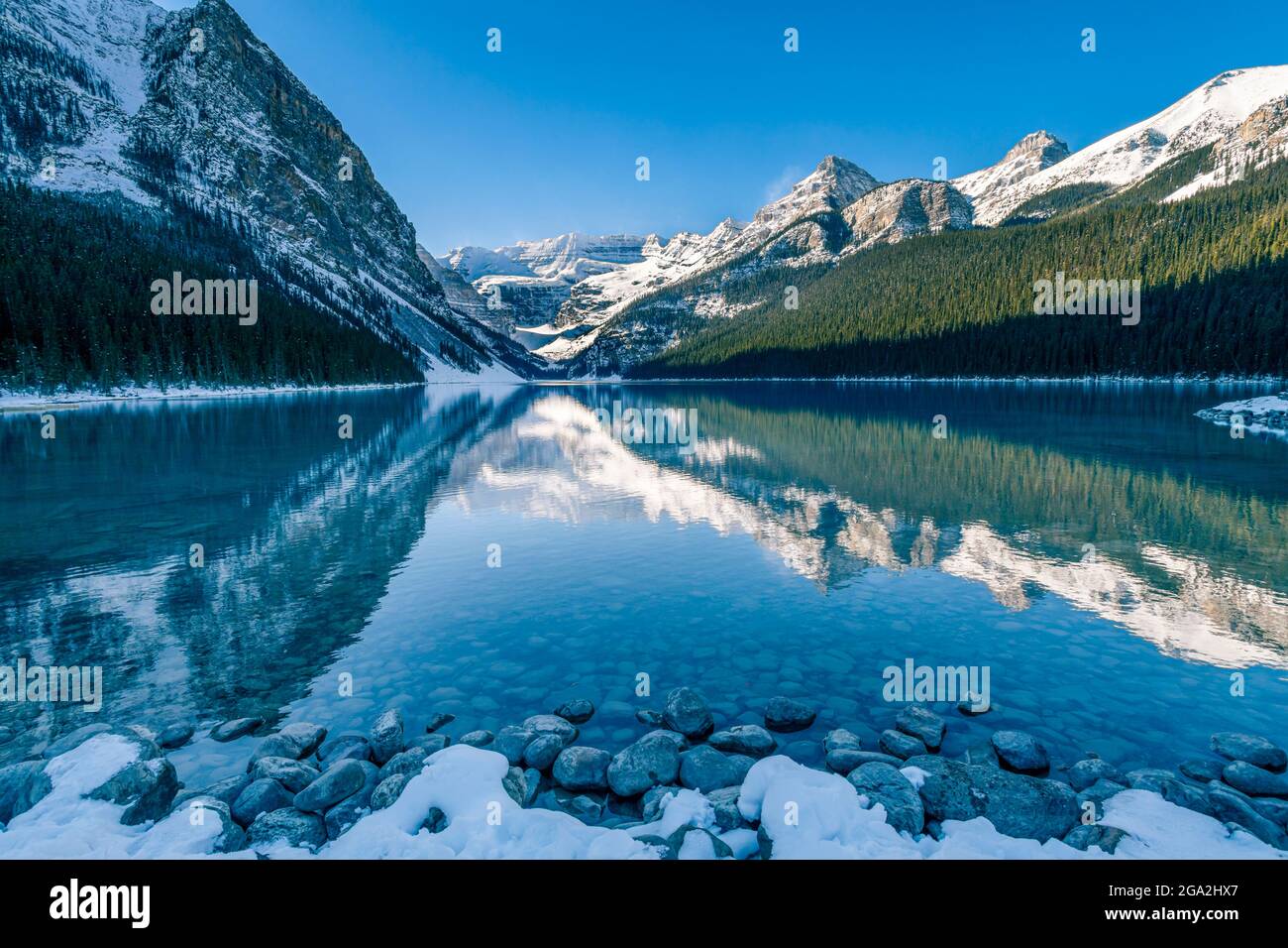 Lake Louise reflecting the Rocky Mountains with snow in autumn, Banff ...