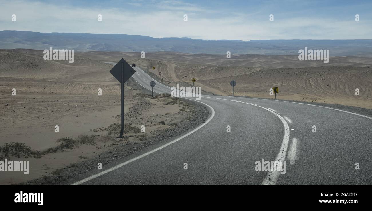 Road through desert, North of Santiago; Chusquina, Chile Stock Photo