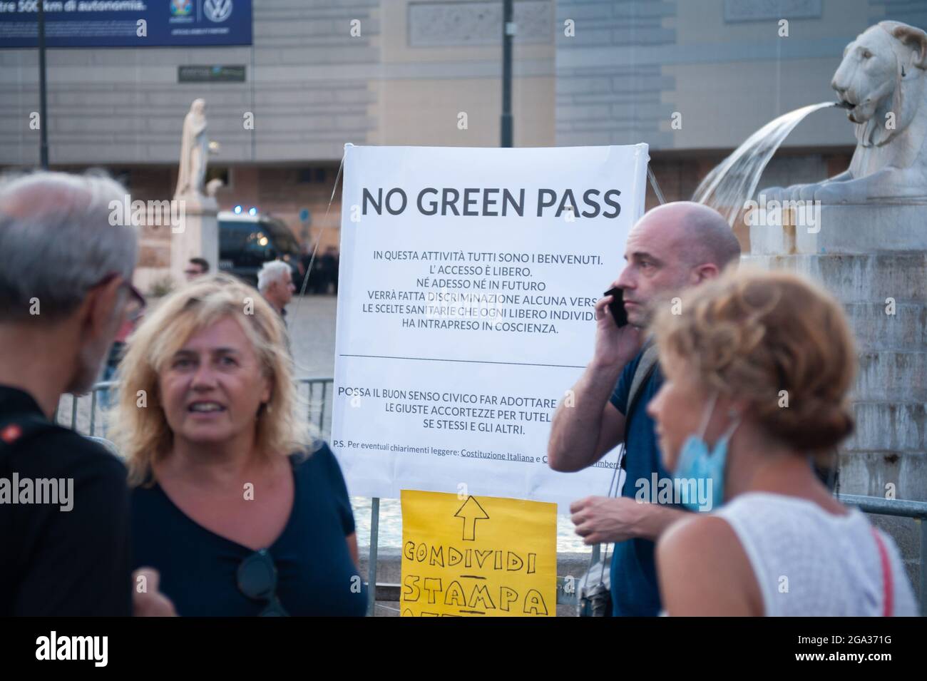 Rome 28 July 2021, Italian no vax in a torchlight procession against
