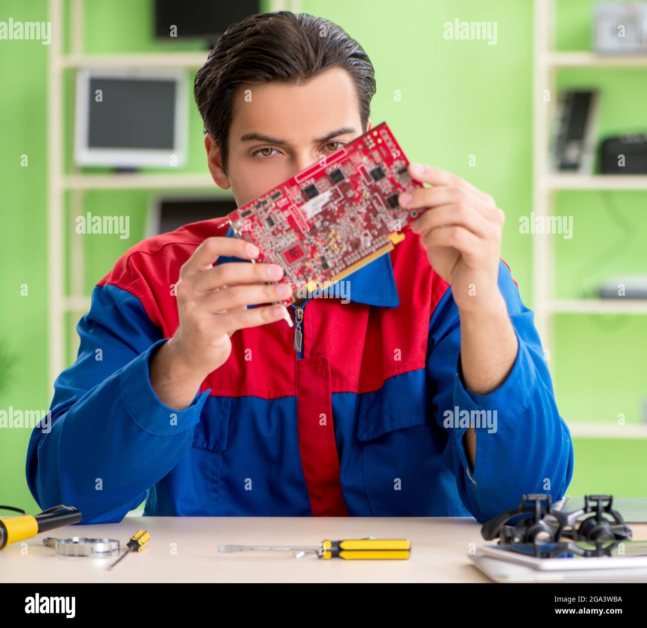 The computer engineer repairing broken desktop Stock Photo - Alamy