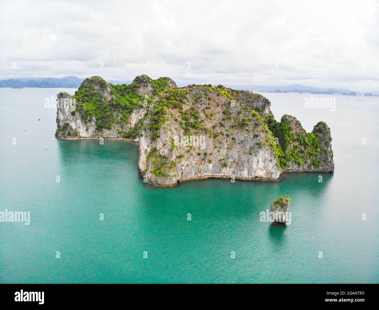 Nice Bai Tu Long bay in Quang Ninh province northern Vietnam Stock