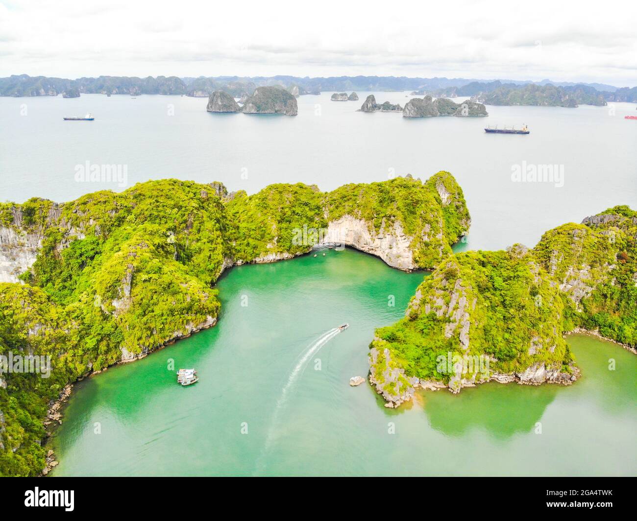 Nice Bai Tu Long bay in Quang Ninh province northern Vietnam Stock
