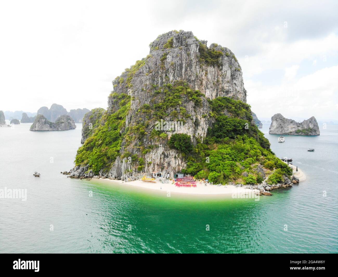 Nice Bai Tu Long bay in Quang Ninh province northern Vietnam Stock