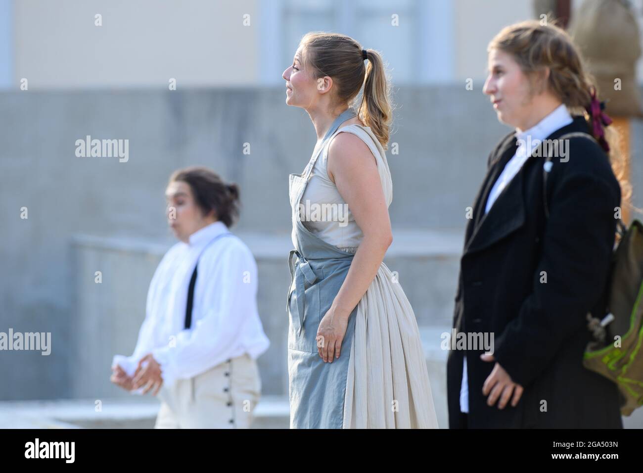 Rheinsberg, Germany. 28th July, 2021. The singers Larissa Angelini (r) as Leonore (Fidelio), Daniela Ruth Stoll (M) as Marzelline and singer Francisco Huerta (l) as Jaquino are on stage during the media rehearsal 'Fidelio oder die eheliche Liebe' (Ludwig van Beethoven) in a production by Georg Quander at the Kammeroper Schloß Rheinsberg. Premiere of the opera in three acts is on 04.08.2021, 19.30 clock. Credit: Soeren Stache/dpa-Zentralbild/dpa/Alamy Live News Stock Photo