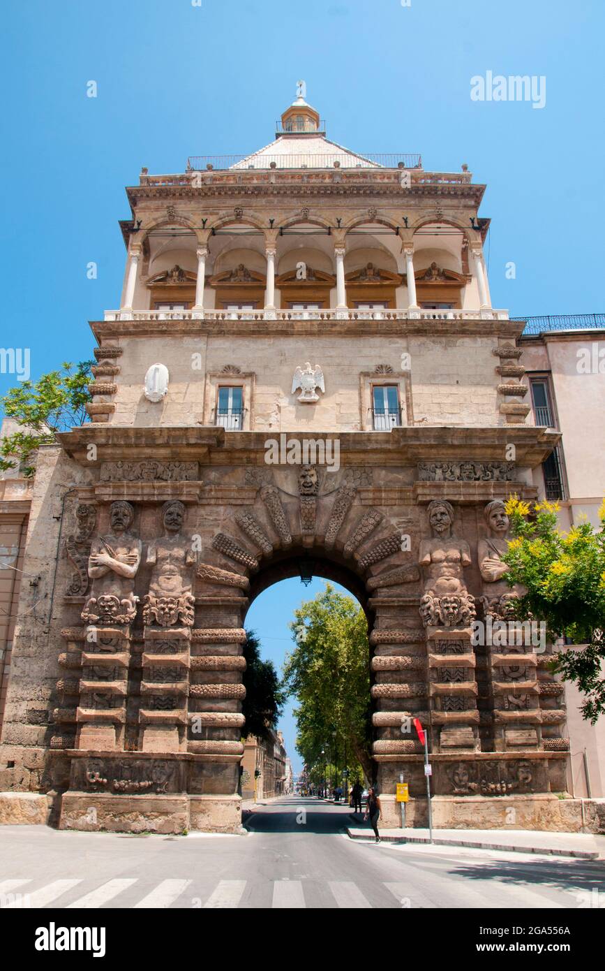 Italy: Porta Nuova (New Gate), originally built in the 15th century and rebuilt in 1584, but subsequently destroyed by fire in 1667 and rebuilt again in 1669, Palermo, Sicily. The gate commemorates the 1535 conquest of Tunis by Charles V (1500 - 1558), Holy Roman Emperor and Archduke of Austria. Stock Photo
