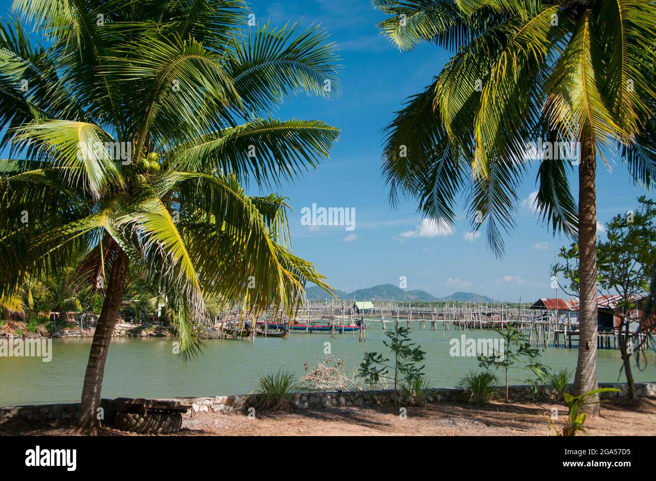 Thailand Fish Farms Play An Important Role For Communities Near Ko Yo Yo Island Thale Sap Songkhla Songkhla Lake Songkhla Was The Seat Of An Old Malay Kingdom With Heavy Srivijayan Influence