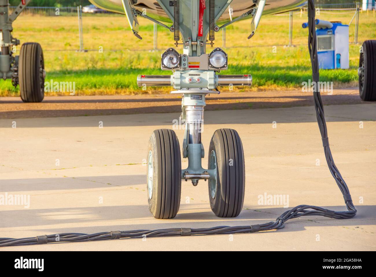 Ground power unit GPU supplying power to parked aircraft Stock Photo - Alamy