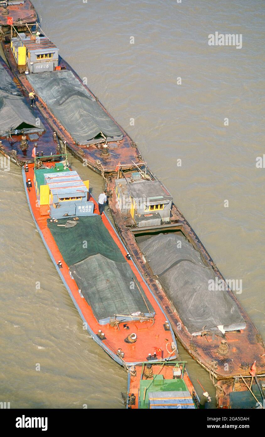 China: Goods being transported on the Huangpu Jiang (Huangpu River ...