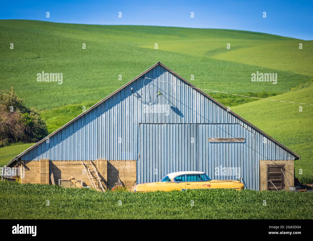 Old barn building in the agricultural Palouse area of eastern Washington state. The Palouse is a region of the northwestern United States, encompassin Stock Photo
