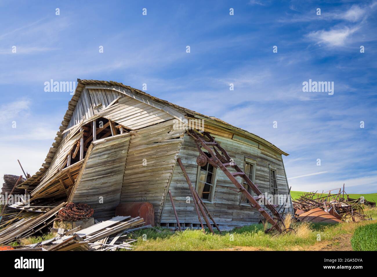 Collapsed school building in the agricultural Palouse area of eastern Washington state Stock Photo