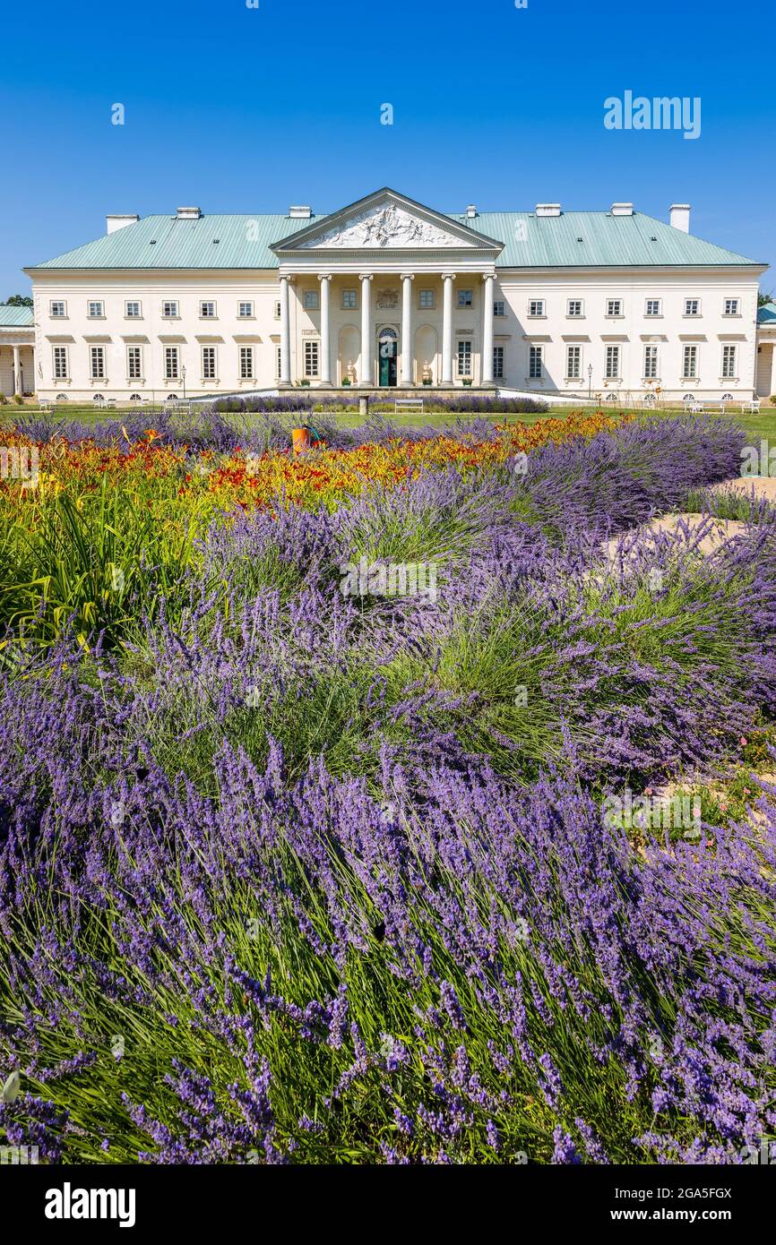 Empirovy zamek Kacina (nar. kulturni pamatka, 1806, arch. F. Schuricht), Stredocesky kraj, Ceska republika / Kacina Castle, National cultural landmark Stock Photo