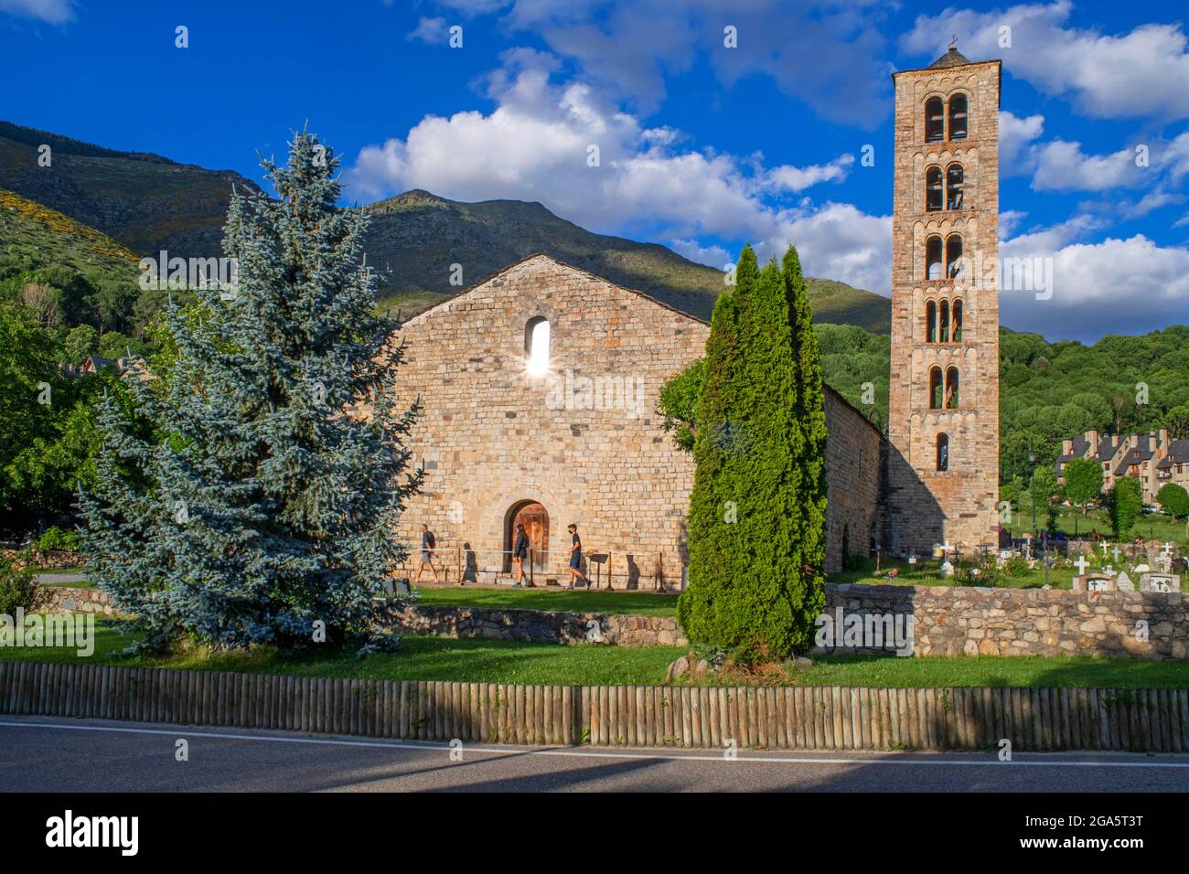 Taüll Village and Romanesque church of Sant Climent de Taüll, Unesco World Heritage Site, Vall de Boí, Taüll, Boí valley Lleida province Catalonia, Sp Stock Photo
