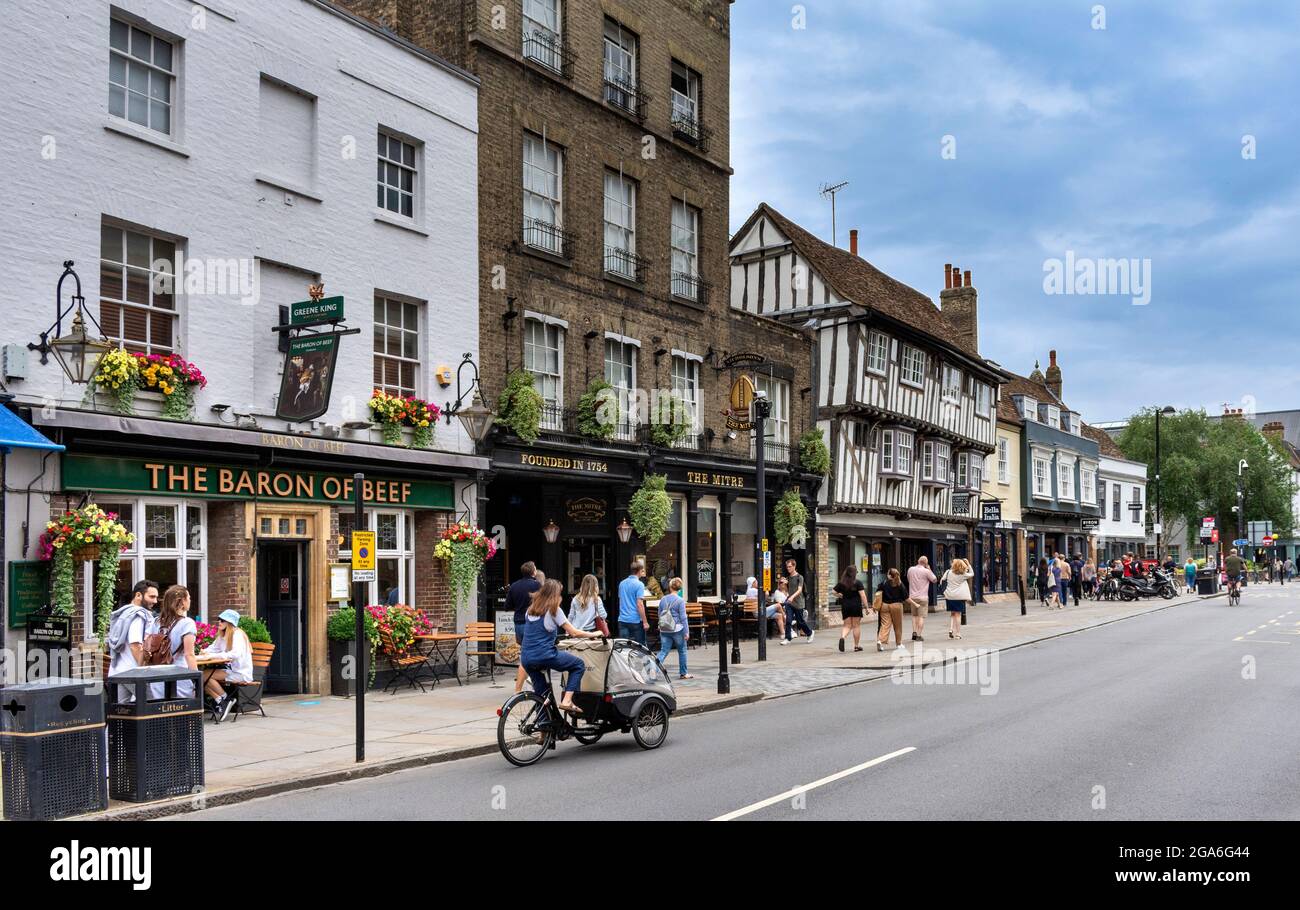 CAMBRIDGE ENGLAND BRIDGE STREET THE BARON OF BEEF AND MITRE PUBS OR PUBLIC HOUSES Stock Photo