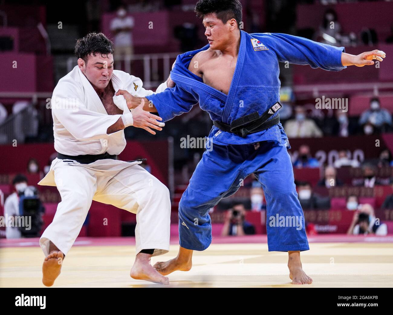 Tokyo, Japan. 29th July, 2021. Aaron Wolf (L) of Japan competes with Cho Guham of South Korea during their men's -100kg final match of judo at Tokyo 2020 Olympic Games in Tokyo, Japan, July 29, 2021. Credit: Liu Dawei/Xinhua/Alamy Live News Stock Photo