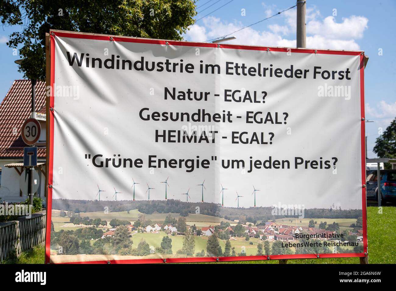 Werbetafel der Bürgerinitiative LebensWerte Reischenau mit Protest gegen Windräder in der Umgebung: ' Windindustrie im Ettelrieder Forst/Natur. Egal? Gesundheit? - Egal? Heimat - Egal? Grüne Energie um jeden Preis? 'am 29. Juli 2021 in Dinkelscherben, Schwaben. * Advertising wall of the citizens' initiative Worth Living Reischenau against Wind Turbines in the surroundings reading: ' Wind industry in the Ettelrieder Forst/Nature - irrelevant? Health - irrelevant? Home - irrelevant? Green energy at any price? ' on July 29, 2021 in Dinkelscherben, Swabia, Germany. (Photo by Alexander Pohl Stock Photo