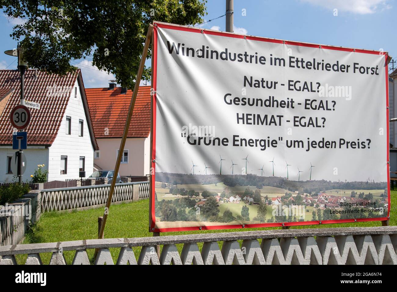 Werbetafel der Bürgerinitiative LebensWerte Reischenau mit Protest gegen Windräder in der Umgebung: ' Windindustrie im Ettelrieder Forst/Natur. Egal? Gesundheit? - Egal? Heimat - Egal? Grüne Energie um jeden Preis? 'am 29. Juli 2021 in Dinkelscherben, Schwaben. * Advertising wall of the citizens' initiative Worth Living Reischenau against Wind Turbines in the surroundings reading: ' Wind industry in the Ettelrieder Forst/Nature - irrelevant? Health - irrelevant? Home - irrelevant? Green energy at any price? ' on July 29, 2021 in Dinkelscherben, Swabia, Germany. (Photo by Alexander Pohl Stock Photo