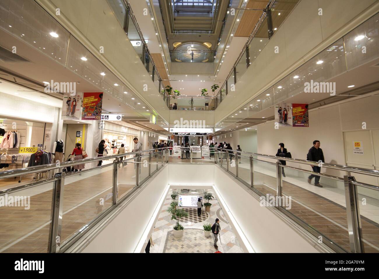 Japan. 16th Oct, 2017. Stores and shoppers are visible in Ikebukuro Sunshine City, a shopping complex in the Ikebukuro ward, Toshima, Tokyo, Japan, October 16, 2017. (Photo by Smith Collection/Gado/Sipa USA) Credit: Sipa USA/Alamy Live News Stock Photo