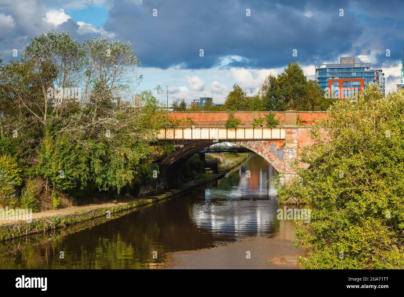 Castlefield Viaduct railway bridge crossing over the River Irwell between Salford and Castlefield, Manchester, north-west England, UK Stock Photo
