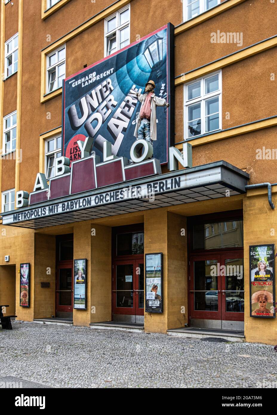 https://c8.alamy.com/comp/2GA73M6/kino-babylon-cinema-cinema-opened-1929-shows-vintage-films-with-live-orchestra-mitteberlin-old-art-house-movie-theatre-exterior-view-2GA73M6.jpg