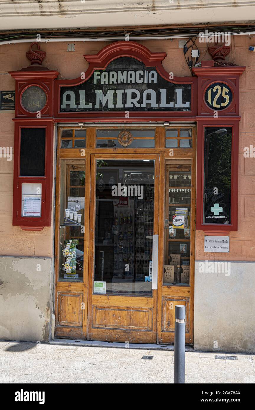 Barcelona pharmacy hi-res stock photography and images - Page 3 - Alamy