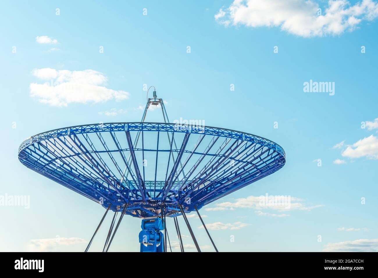 Military satellite dish hi-res stock photography and images - Alamy