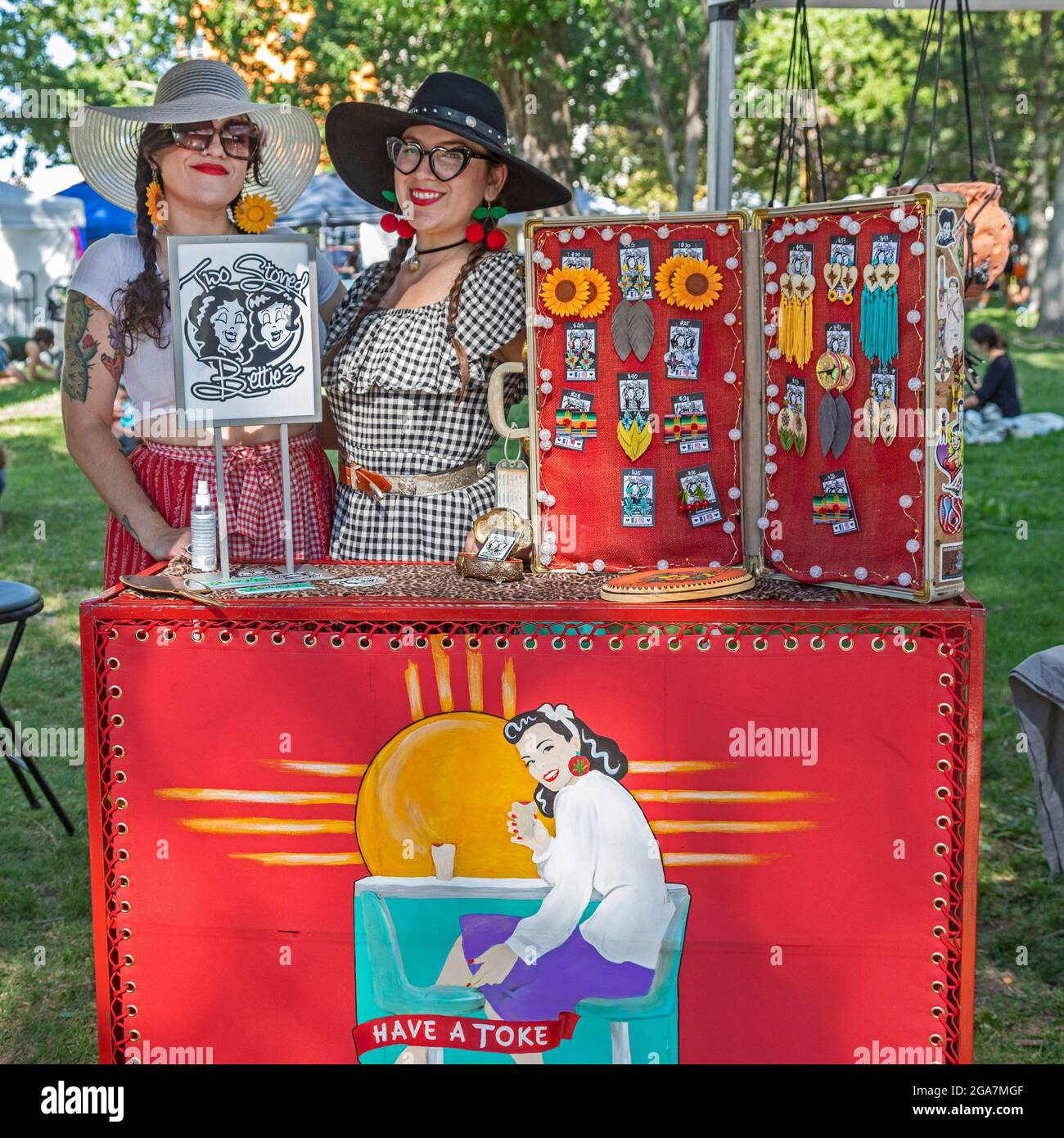 Albuquerque, New Mexico - The Downtown Growers' Market, held Saturdays in Robinson Park. Counter-culture art and accessories are on sale at the Two St Stock Photo