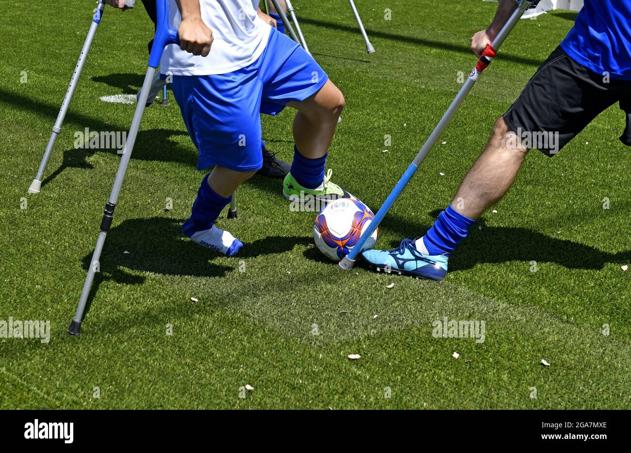 Crutches amputee hires stock photography and images Alamy