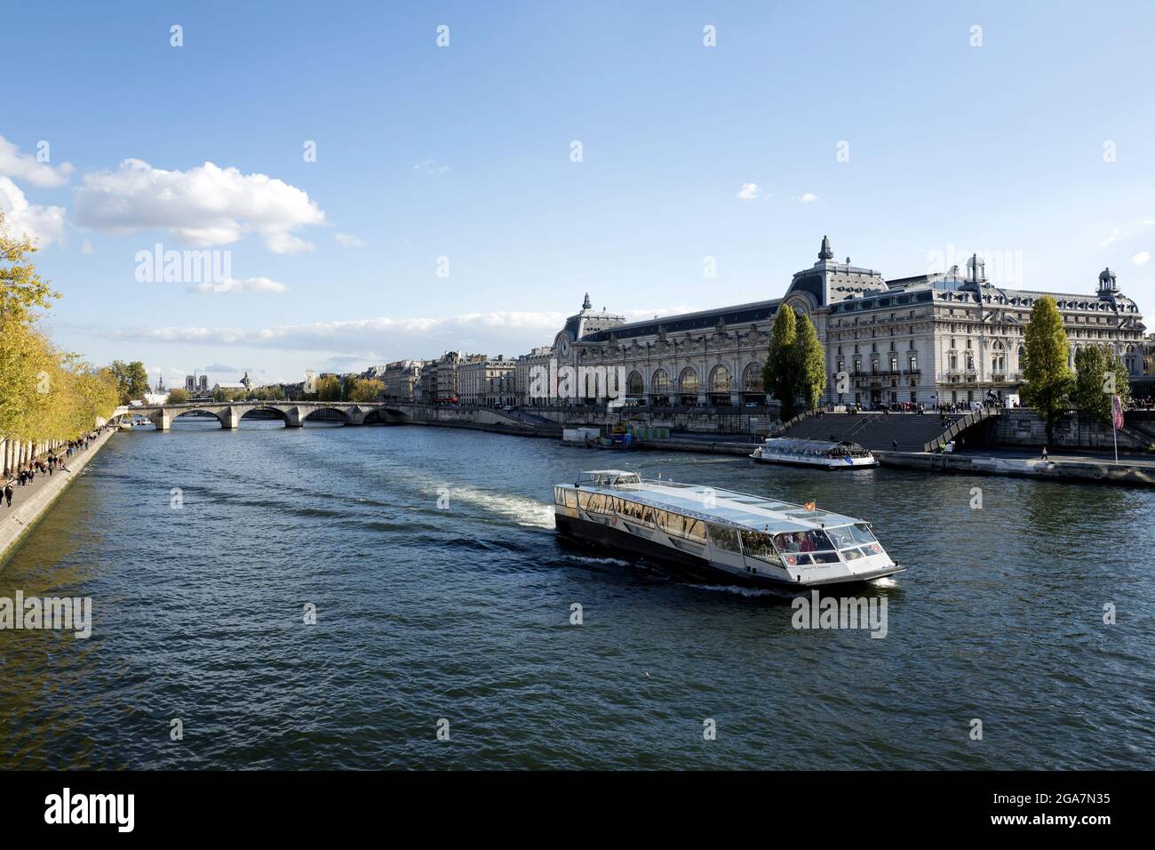 Bateau Mouche Paris High Resolution Stock Photography And Images Alamy