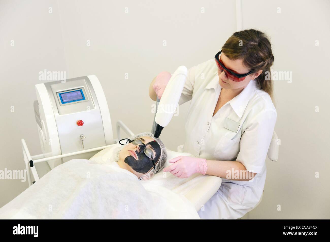 Procedure carbon peeling. Laser rejuvenation and skin lightening