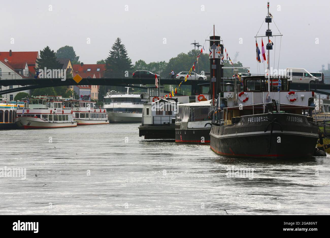 Regensburg, Alte Schiffe auf der Donau im Hafen von Regensburg Stock Photo